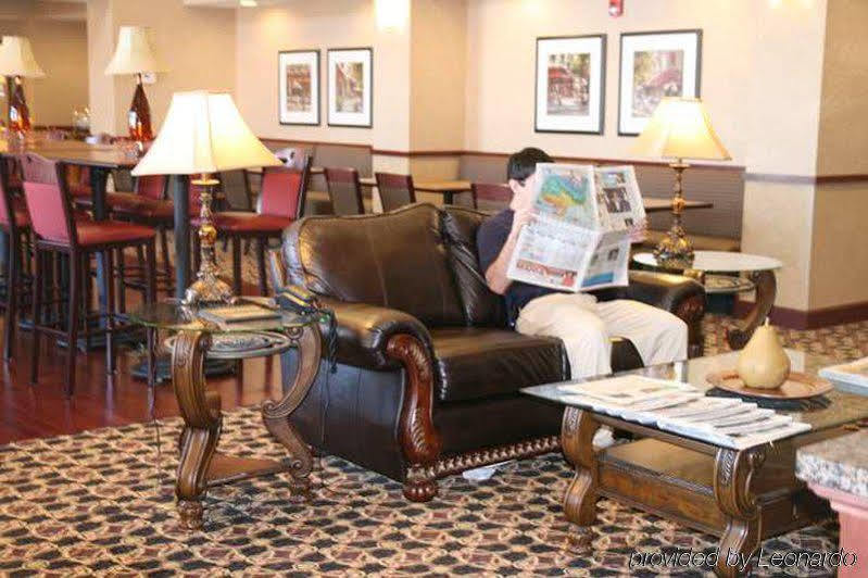 Hampton Inn & Suites Toledo-Perrysburg Rossford Interior photo